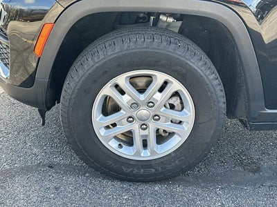 2022 Jeep Grand Cherokee Laredo 4x4