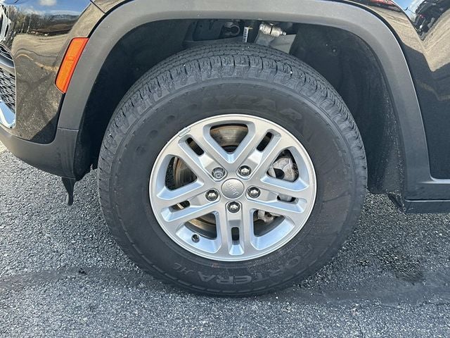 2022 Jeep Grand Cherokee Laredo 4x4