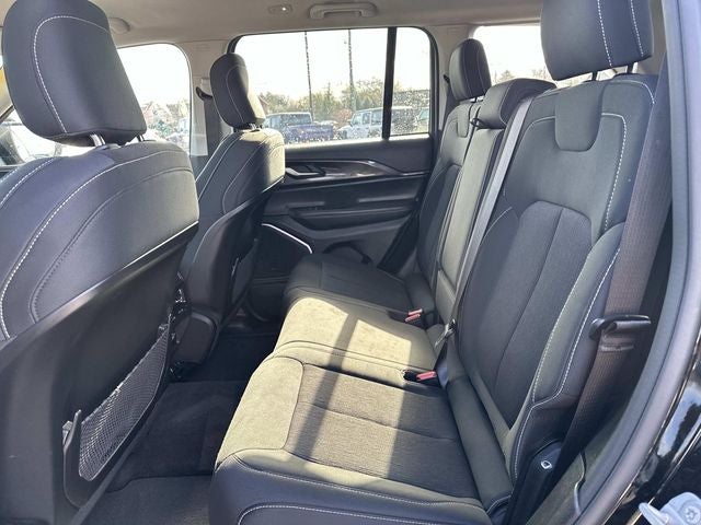 2022 Jeep Grand Cherokee Laredo 4x4