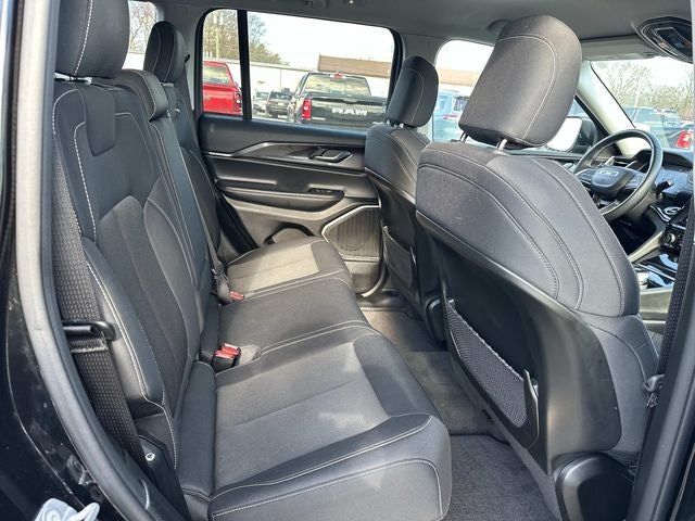 2022 Jeep Grand Cherokee Laredo 4x4