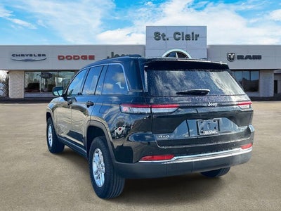 2022 Jeep Grand Cherokee Laredo 4x4
