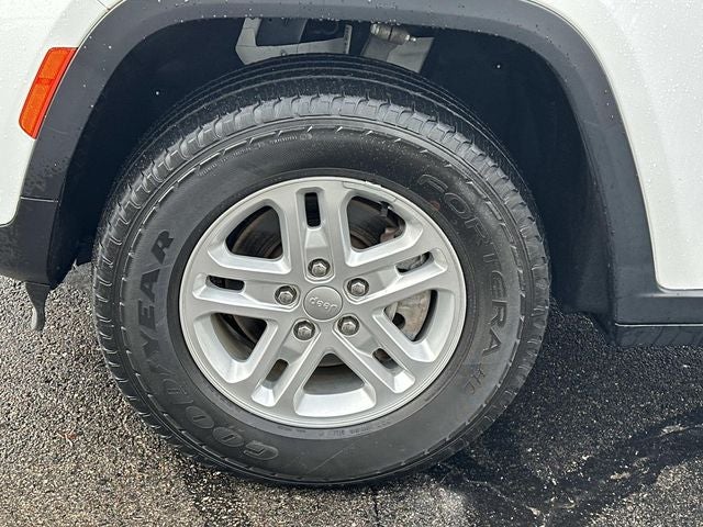 2023 Jeep Grand Cherokee Laredo 4x4
