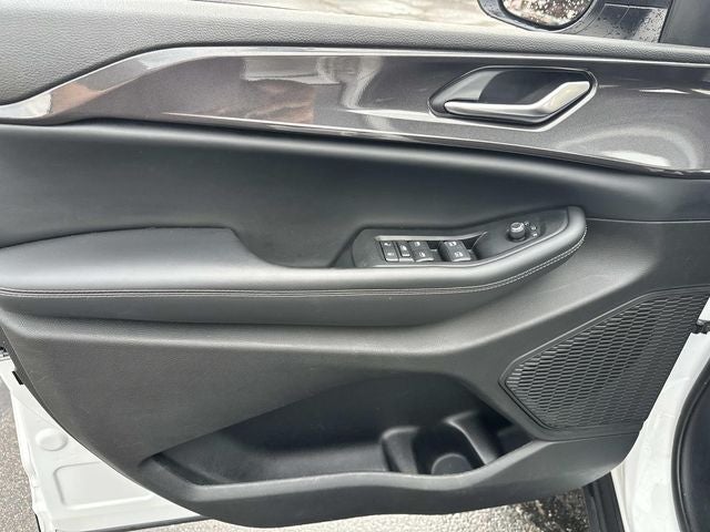 2023 Jeep Grand Cherokee Laredo 4x4