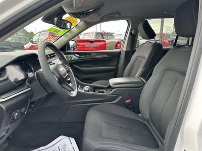 2023 Jeep Grand Cherokee Laredo 4x4