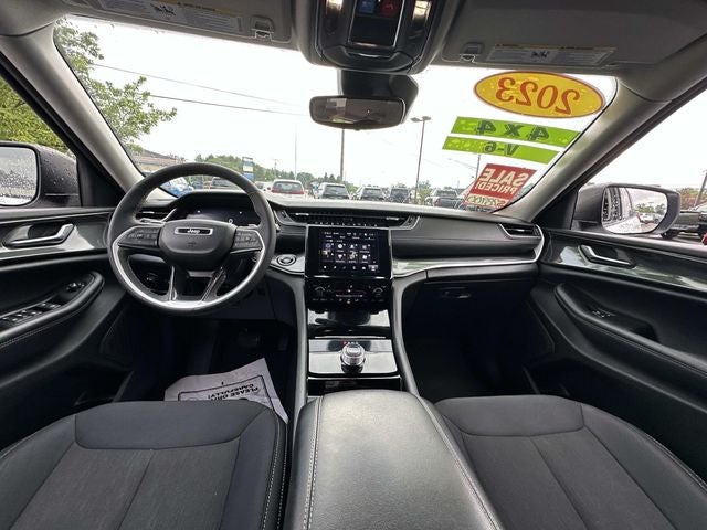 2023 Jeep Grand Cherokee Laredo 4x4