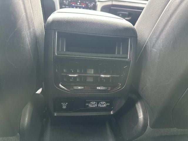 2023 Jeep Grand Cherokee Laredo 4x4