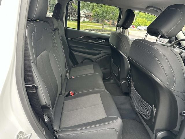 2023 Jeep Grand Cherokee Laredo 4x4