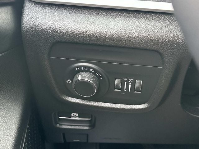 2023 Jeep Grand Cherokee Laredo 4x4