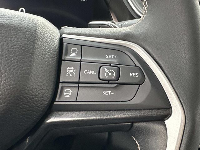 2023 Jeep Grand Cherokee Laredo 4x4