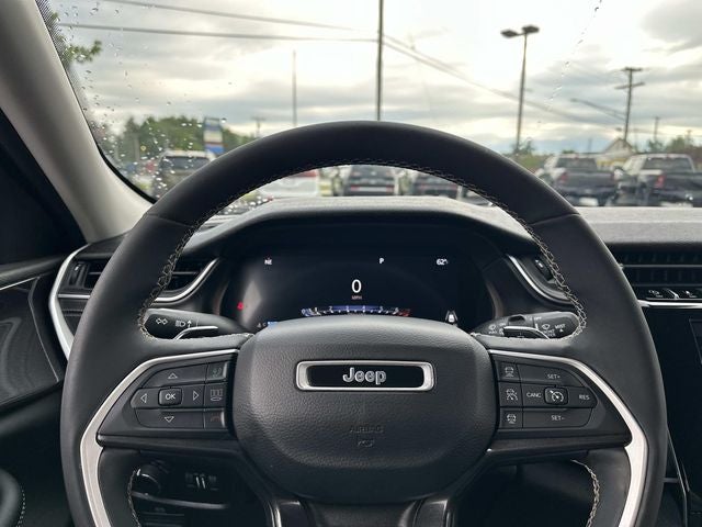 2023 Jeep Grand Cherokee Laredo 4x4