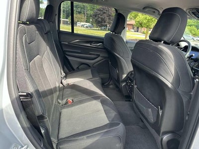 2023 Jeep Grand Cherokee Laredo 4x4