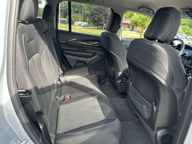 2023 Jeep Grand Cherokee Laredo 4x4