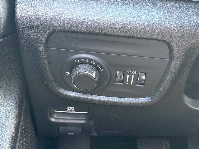 2023 Jeep Grand Cherokee Laredo 4x4