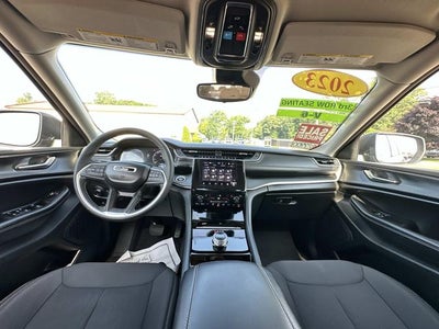 2023 Jeep Grand Cherokee L Laredo 4x4
