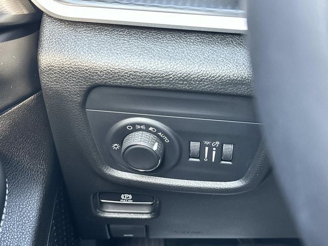 2023 Jeep Grand Cherokee L Laredo 4x4