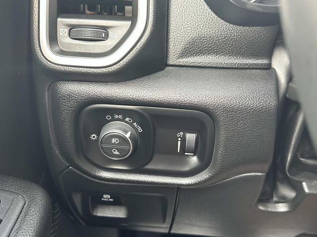 2024 RAM 1500 Big Horn Crew Cab 4x4 5'7' Box