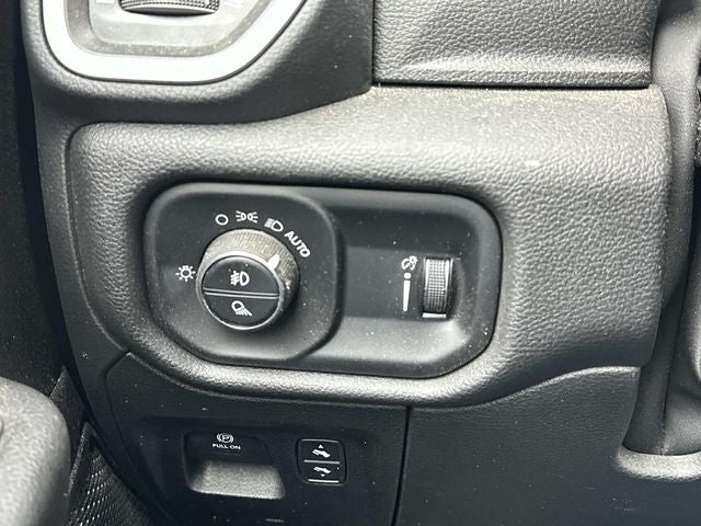 2024 RAM 1500 Big Horn Crew Cab 4x4 5'7' Box