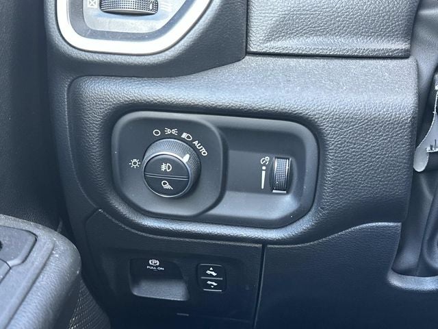 2025 RAM 1500 Big Horn Crew Cab 4x4 5'7' Box