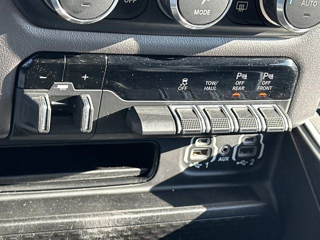 2020 RAM 1500 Big Horn Crew Cab 4x4 5'7' Box