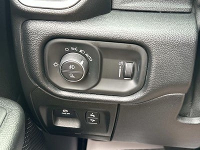2020 RAM 1500 Big Horn Crew Cab 4x4 5'7' Box