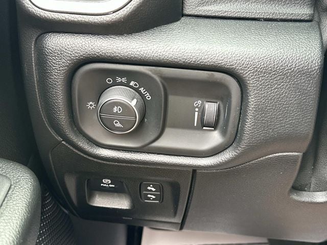 2020 RAM 1500 Big Horn Crew Cab 4x4 5'7' Box