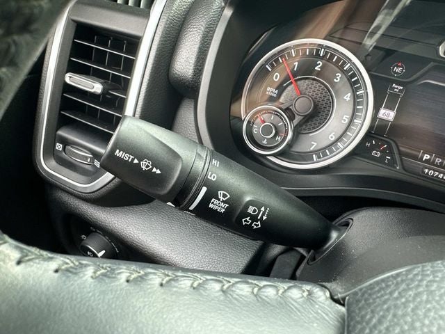 2020 RAM 1500 Big Horn Crew Cab 4x4 5'7' Box
