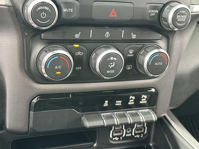 2020 RAM 1500 Big Horn Crew Cab 4x4 5'7' Box