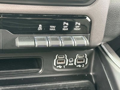 2020 RAM 1500 Big Horn Crew Cab 4x4 5'7' Box