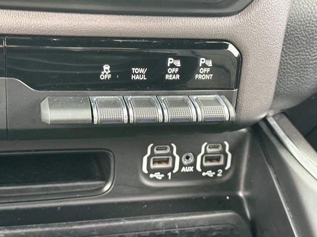 2020 RAM 1500 Big Horn Crew Cab 4x4 5'7' Box