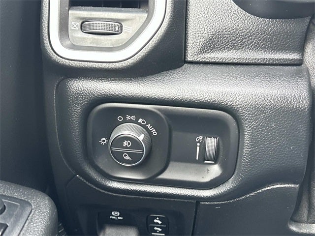 2020 RAM 1500 Big Horn Crew Cab 4x4 5'7' Box