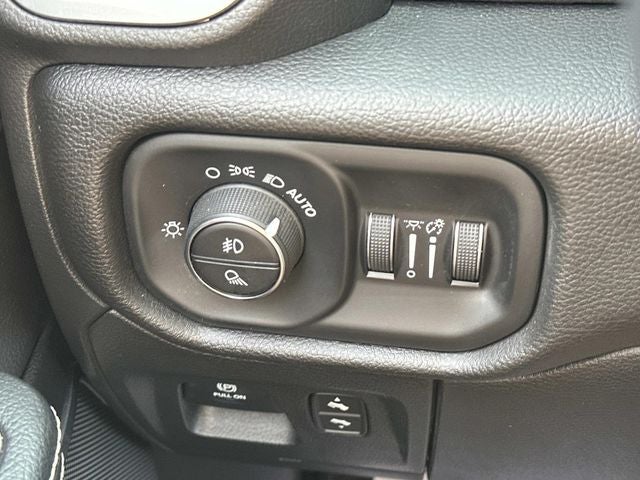 2023 RAM 1500 Laramie Crew Cab 4x4 5'7' Box