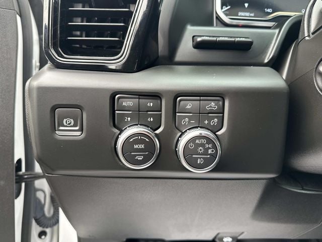 2024 GMC Sierra 1500 4WD Crew Cab Short Box AT4