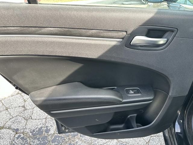 2017 Chrysler 300 Limited AWD