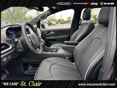 2027 Chrysler Pacifica PACIFICA LIMITED