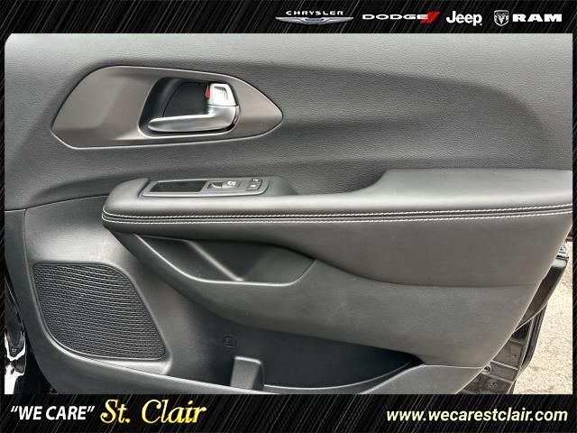2027 Chrysler Pacifica PACIFICA LIMITED