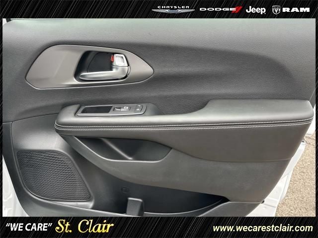 2027 Chrysler Pacifica PACIFICA LIMITED
