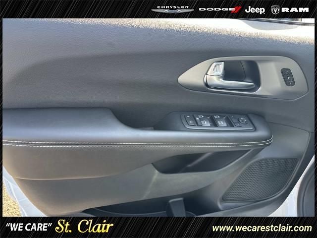 2027 Chrysler Pacifica PACIFICA SELECT AWD