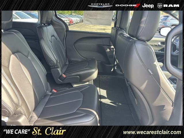 2027 Chrysler Pacifica PACIFICA SELECT AWD