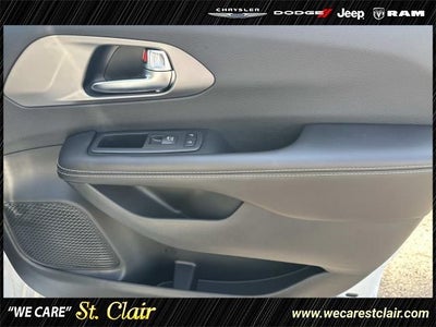 2027 Chrysler Pacifica PACIFICA SELECT AWD