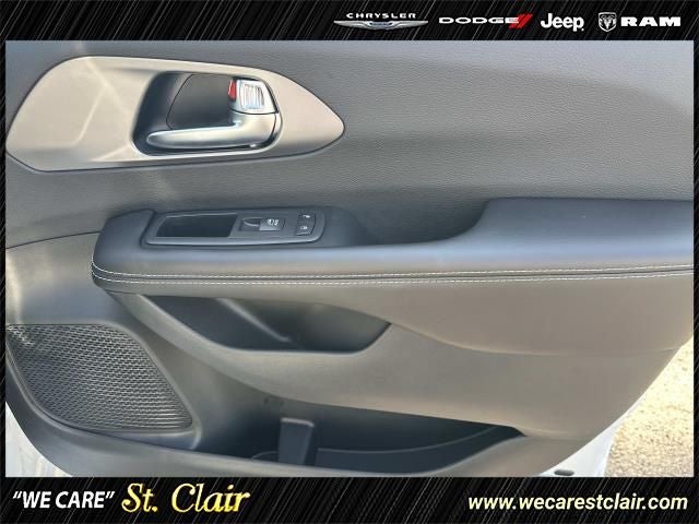2027 Chrysler Pacifica PACIFICA SELECT AWD