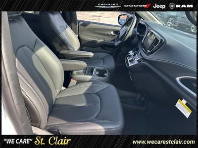 2027 Chrysler Pacifica PACIFICA SELECT AWD