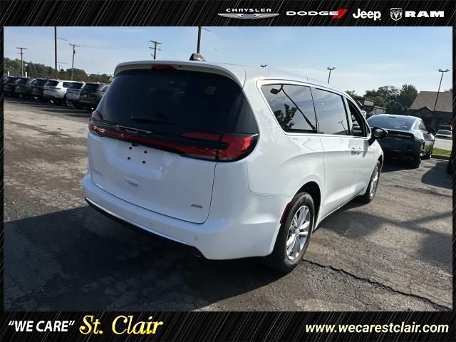 2027 Chrysler Pacifica PACIFICA SELECT AWD