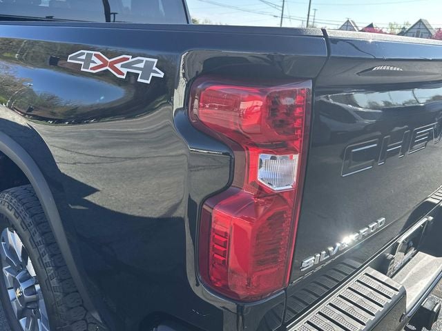 2024 Chevrolet Silverado 2500HD 4WD Crew Cab Standard Bed Custom