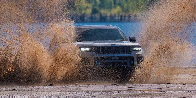 2025 Jeep Grand Cherokee off-road