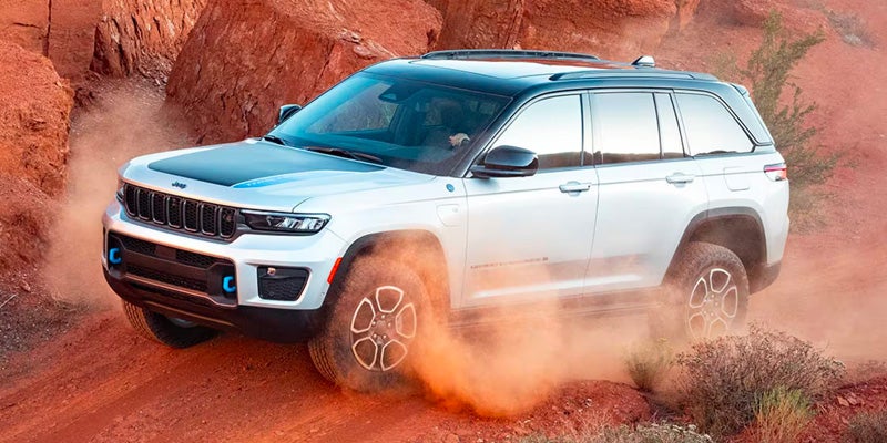 2025 Jeep Grand Cherokee off-road